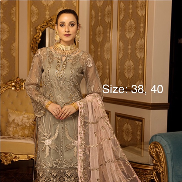 Pakistani dresses 3 pieces available on small and medium size. - Picture 4 of 5